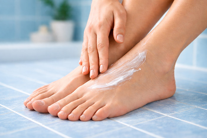 Athlete’s-Foot-vs.-Dry-Skin